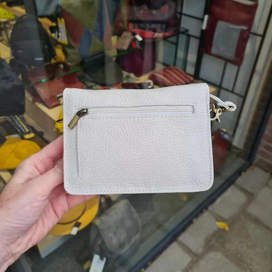 Clutch licht beige vierkant met drukker en handige vakjes