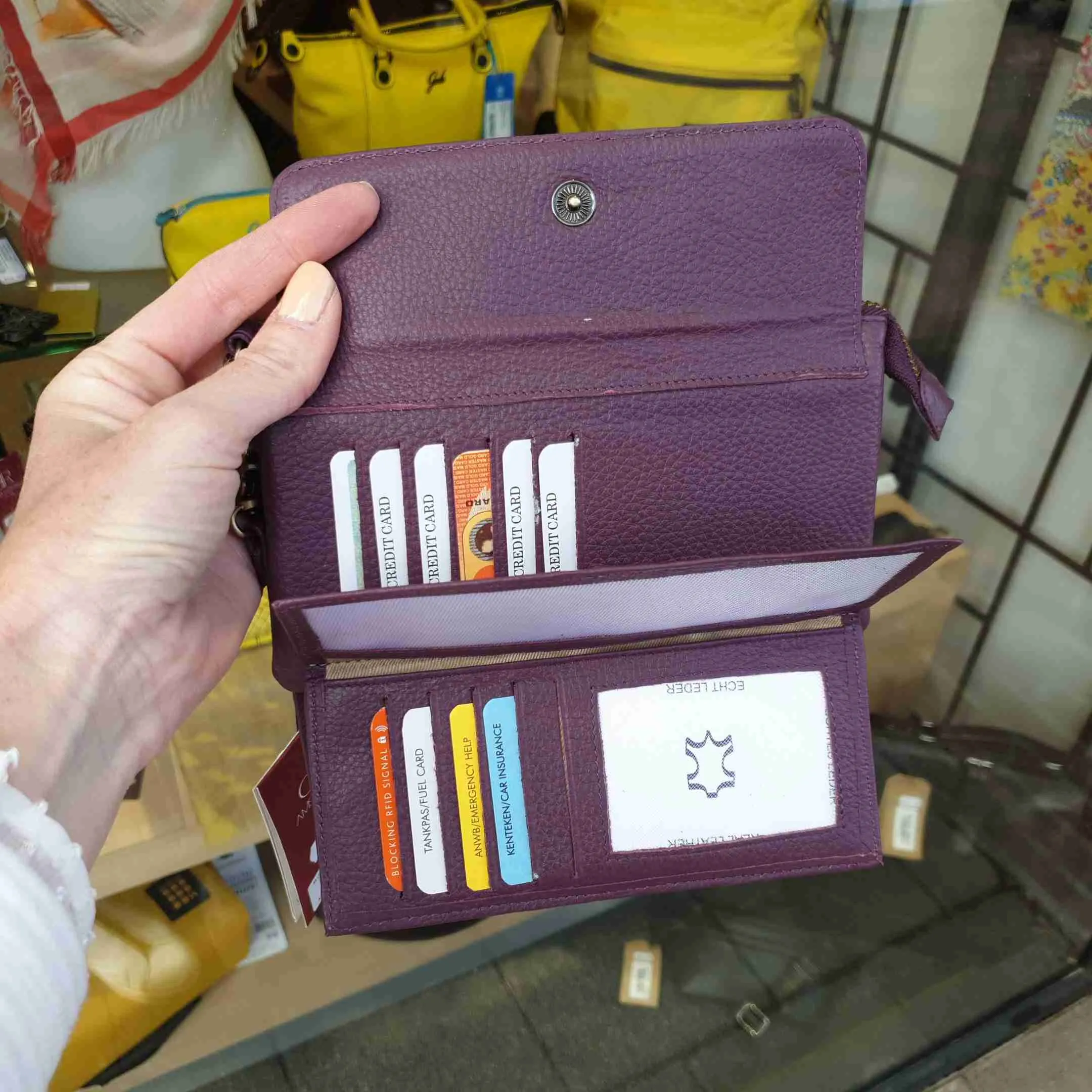 Paarse leren clutch veel vakjes DR Amsterdam