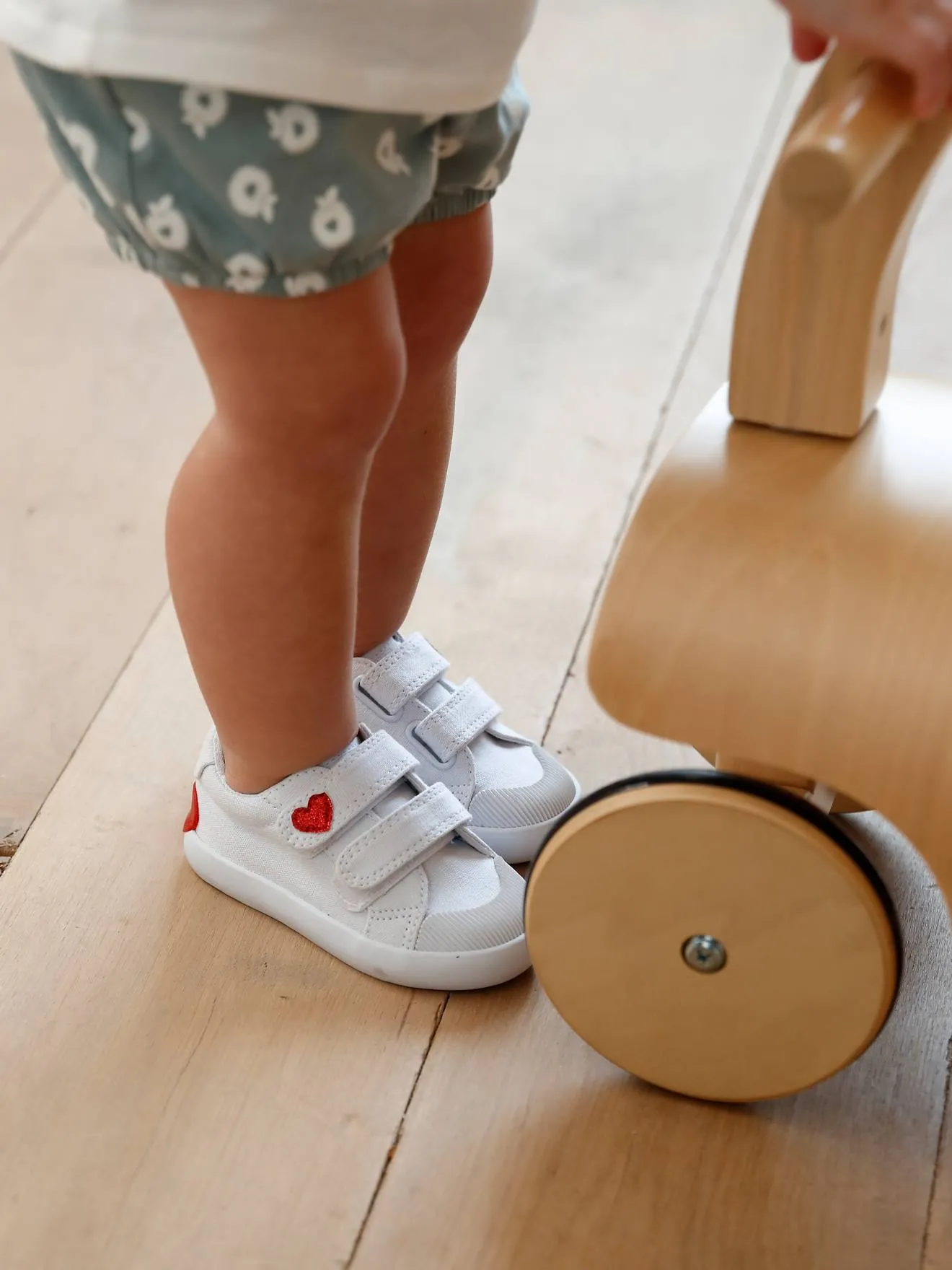 VERTBAUDET  STOFFEN TENNISSCHOENEN MET KLITTENBAND VOOR BABYMEISJES  WIT