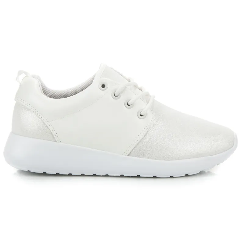 Witte sportschoenen